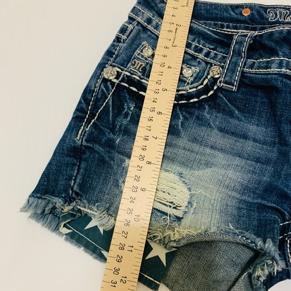 Missing me shorts size 26 with American flag pockets. In great condition. - Picture 6 of 6